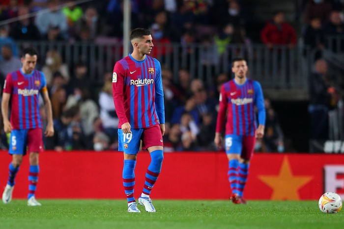 BARCELONA, SPAIN - APRIL 18: Eric Garcia of Barcelona challenges Lucas Perez of Cadiz during the LaLiga Santander match between FC Barcelona and Cadiz CF at Camp Nou on April 18, 2022 in Barcelona, Spain. (Photo by David Ramos/Getty Images)