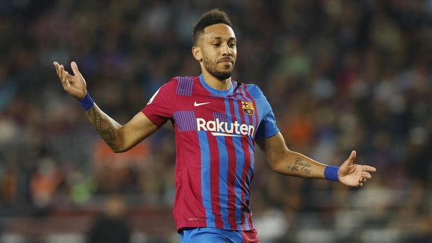 Barcelona vs Cadiz Soccer Football - LaLiga - FC Barcelona v Cadiz - Camp Nou, Barcelona, Spain - April 18, 2022 FC Barcelona's Pierre-Emerick Aubameyang reacts REUTERS/Albert Gea