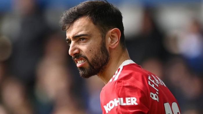 LIVERPOOL, ENGLAND - APRIL 09: Bruno Fernandes of Manchester United looks on during the Premier League match between Everton and Manchester United at Goodison Park on April 09, 2022 in Liverpool, England. (Photo by Michael Regan/Getty Images)