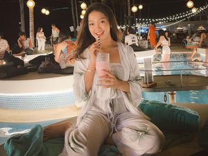 Chandrika Chika, Selebgram Cantik yang Hobi Nongkrong di Kafe