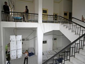 Kasus COVID-19 di Jatim Sudah Landai, RS Lapangan Masih Beroperasi? Kasus COVID-19 di Jatim Sudah Landai, RS Lapangan Masih Beroperasi?