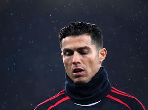 Pamer Foto Keluarga Terbaru, Ronaldo Gendong Putri Mungilnya Pamer Foto Keluarga Terbaru, Ronaldo Gendong Putri Mungilnya