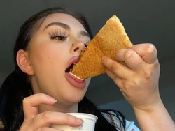 Dibully Karena Gemuk, Wanita Ini Hasilkan Rp 186 Juta Sebulan dari Video Makannya