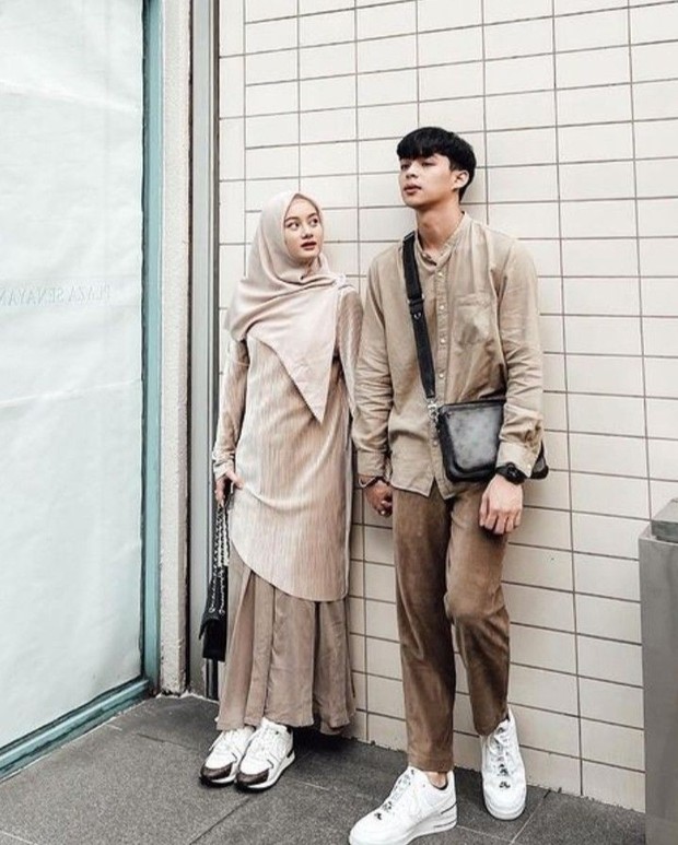 Gaya fashion kompak atau couple