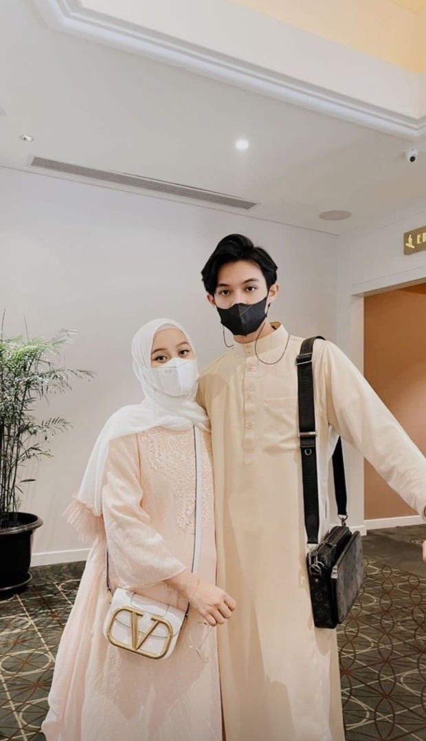 Gaya fashion kompak atau couple