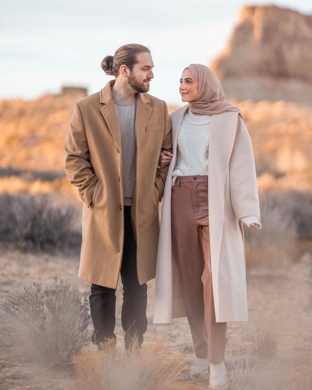 Gaya fashion kompak atau couple