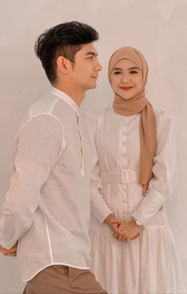 Gaya fashion kompak atau couple