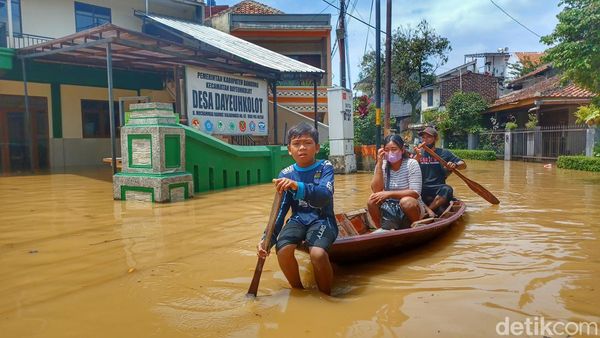 Hujan Deras Bikin Dayeuh Kolot, Bandung Kembali Banjir