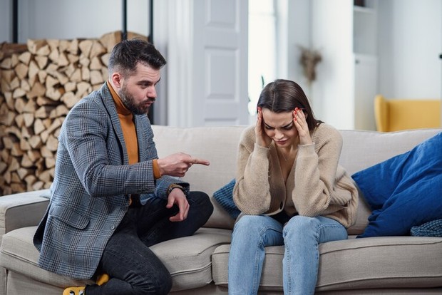 Ilustrasi emotional blackmail / Foto: Freepik @gorynvd Ilustrasi emotional blackmail