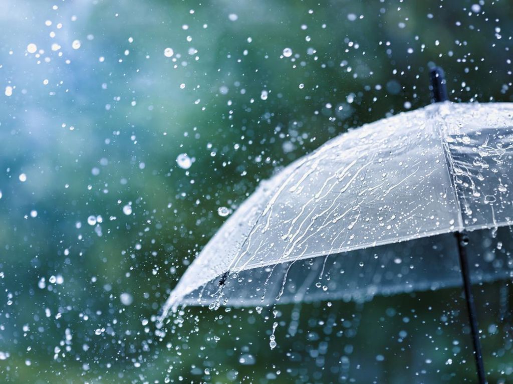 4 Doa Hujan Deras, Angin, dan Petir Lengkap dengan Arti