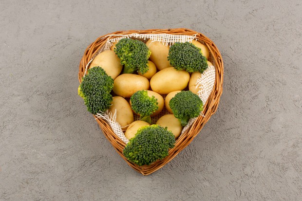 Ilustrasi Kentang Brokoli/Freepik/KamranAydinov