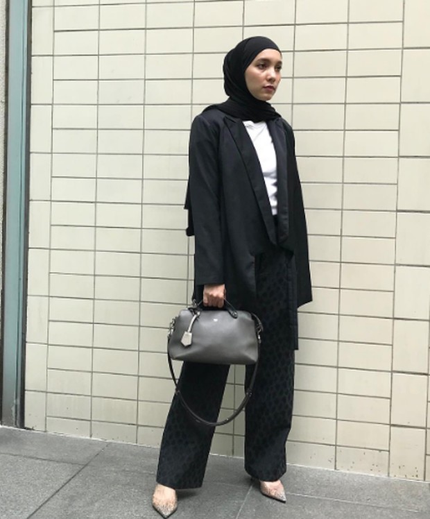 Inspirasi Gaya Modest yang Stylish untuk ke Kantor ala Jenahara Nasution