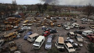 Pabrik Baja di Mariupol Jadi Kuburan Mobil Gegara Perang