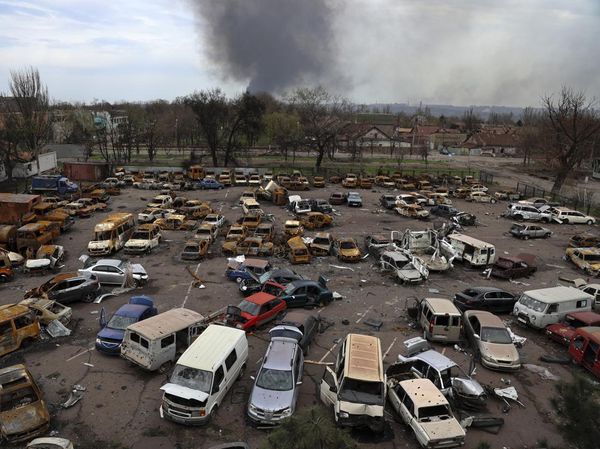 Pabrik Baja di Mariupol Jadi Kuburan Mobil Gegara Perang