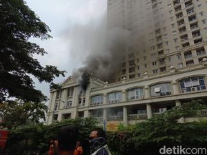 Kebakaran di Apartemen Palazo Jakpus, Asap Tebal Hitam Membubung Tinggi