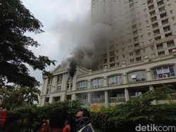 Kebakaran di Apartemen Palazo Jakpus, Asap Tebal Hitam Membubung Tinggi