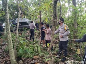 Gegara Gundukan Pasir, City Tabrak Forsa Mblasak ke Jurang Lahan Jati