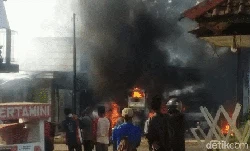 Kios Bensin Terbakar di Jampang, Asap Hitam Membumbung Tinggi