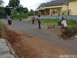 Jelang Mudik, Jalan di Tasikmalaya Rusak-Banyak PJU Mati!