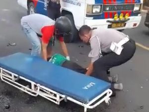 Purnawirawan TNI Naik Motor Tewas Tertabrak Truk di Pantura Tuban
