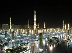 Salat Tarawih, Sekitar 200.000 Jemaah Hadir di Halaman Luar Masjid Nabawi