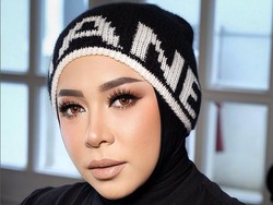 Bariatric Hingga Sedot Lemak Pipi, Ini Cara Melly Goeslaw Turunkan Berat Badan