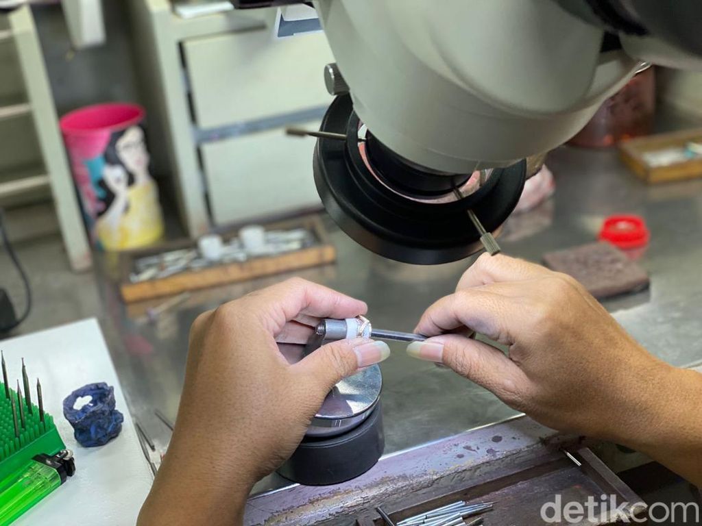 Ini Pabrik Perhiasan Berlian di Ciracas, Produknya Dipakai Artis Hollywood