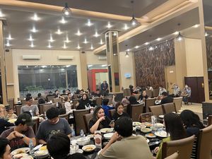 Dandan Maksimal Demi 18 Potong Ayam Pop