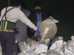 Penampakan  3 Ton Kokain Hasil Sitaan Polisi Peru