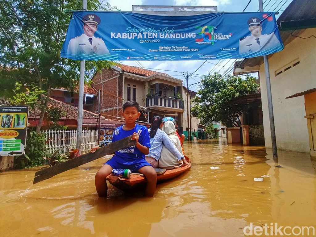Ironi Banjir Dayeuhkolot Jelang HUT Kabupaten Bandung