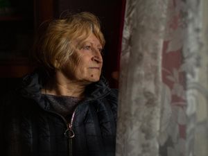 Kisah Sedih Lansia Tak Punya Pilihan Selain Tinggal di Ukraina Kisah Sedih Lansia Tak Punya Pilihan Selain Tinggal di Ukraina