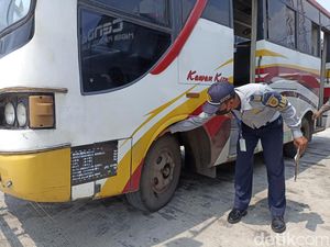 Duh, Ada Bus Ban Halus-Baut Lepas Saat Ramp Check di Kota Blitar