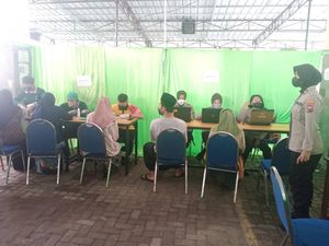 Ratusan Santri di Kota Malang Vaksin Booster Jelang Mudik Sehat-Aman Ratusan Santri di Kota Malang Vaksin Booster Jelang Mudik Sehat-Aman