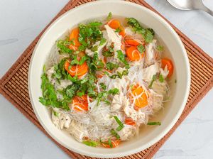 3 Resep Bihun Kuah Kaldu yang Gurih Mantap untuk Hangatkan Badan 3 Resep Bihun Kuah Kaldu yang Gurih Mantap untuk Hangatkan Badan