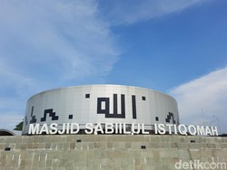 Ada Masjid Unik hingga Charger Mobil Listrik di Rest Area KM 379 A