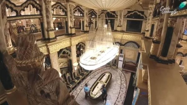 8 Potret Rumah Crazy Rich Palu, Dihiasi Lampu Kristal Pinisi Buatan Italia