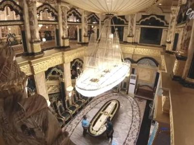 8 Potret Rumah Crazy Rich Palu, Dihiasi Lampu Kristal Pinisi Buatan Italia