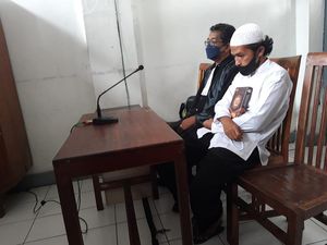 Guru PNS yang Cabuli 8 Murid SD di Wonogiri Divonis 13 Tahun Bui! Guru PNS yang Cabuli 8 Murid SD di Wonogiri Divonis 13 Tahun Bui!