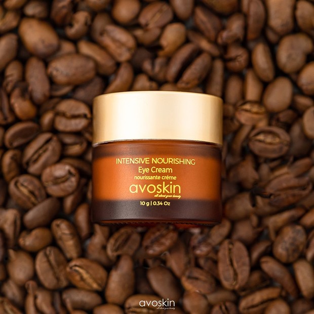 Eye cream merupakan salah satu skincare malam yang berfokus pada perbaikan kulit di sekitar mata.