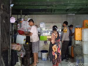 Minyak Goreng Curah di Pasar Sunggingan Boyolali Mulai Tersedia, Tapi... Minyak Goreng Curah di Pasar Sunggingan Boyolali Mulai Tersedia, Tapi...