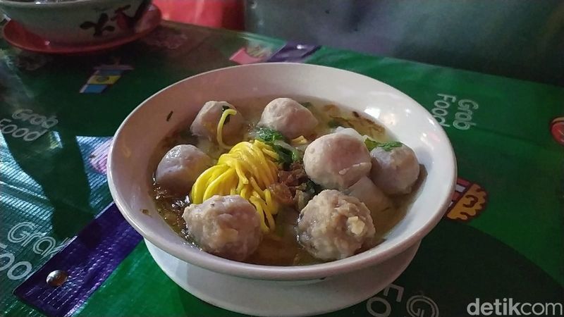 Bakso Bening Aryana Bakso Bening Aryana: Nikmatnya Bakso Urat Rp 15 Ribuan yang Habiskan 8 Kg Daging Sehari