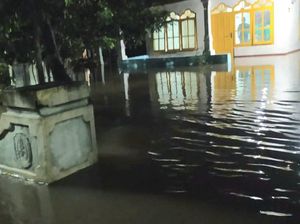 Hujan Deras 5 Jam, Puluhan Rumah-Kolam Lele Warga Blitar Terendam Banjir Hujan Deras 5 Jam, Puluhan Rumah-Kolam Lele Warga Blitar Terendam Banjir