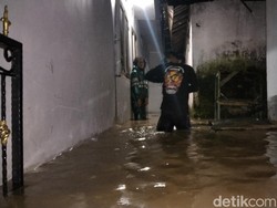Banjir Rendam 4 RT di Kadipaten Majalengka, Warga Ngungsi ke Masjid