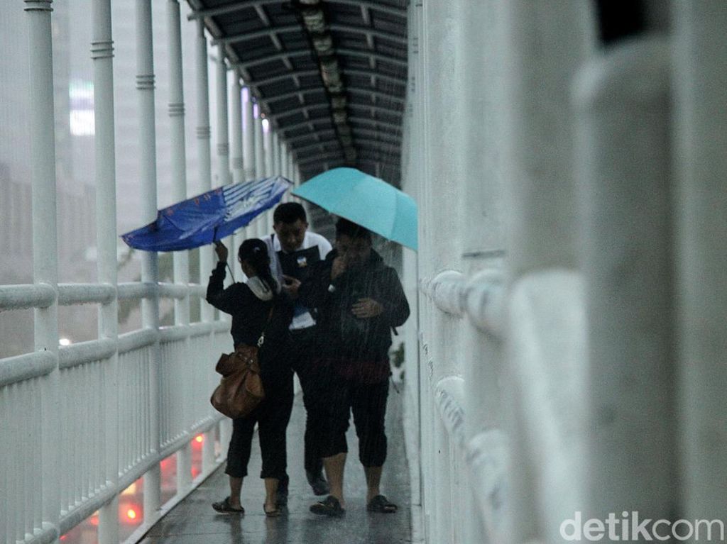 Prakiraan Cuaca Sulsel Hari Ini 18 November, Siang-Sore Bone Hujan Sedang