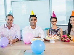 Dapat Kejutan Kue Ultah Pria Ini Malah Tuntut Perusahaannya Rp 6,6 Miliar