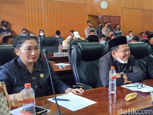 DPRD Toraja Utara Setujui Interpelasi Bupati Yohanis Bassang DPRD Toraja Utara Setujui Interpelasi Bupati Yohanis Bassang