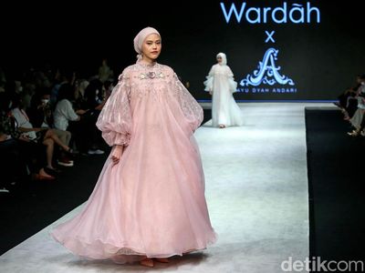Foto Koleksi Baju Lebaran 2022 dari IKYK x TOTON Hingga Ayu Dyah Andari