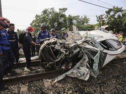 Kerabat Bantah Pemobil Tertabrak KRL di Depok Kabur: Dia Pulang, Diurut