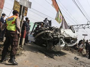 Kronologi Mobil Vs KRL di Depok, Sopir Selamatkan Diri Lalu Pulang