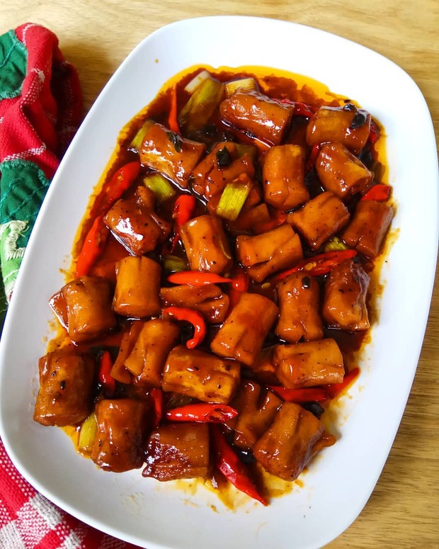 Ilustrasi sosis saus bbq/ foto: instagram.com/viviunggarie/